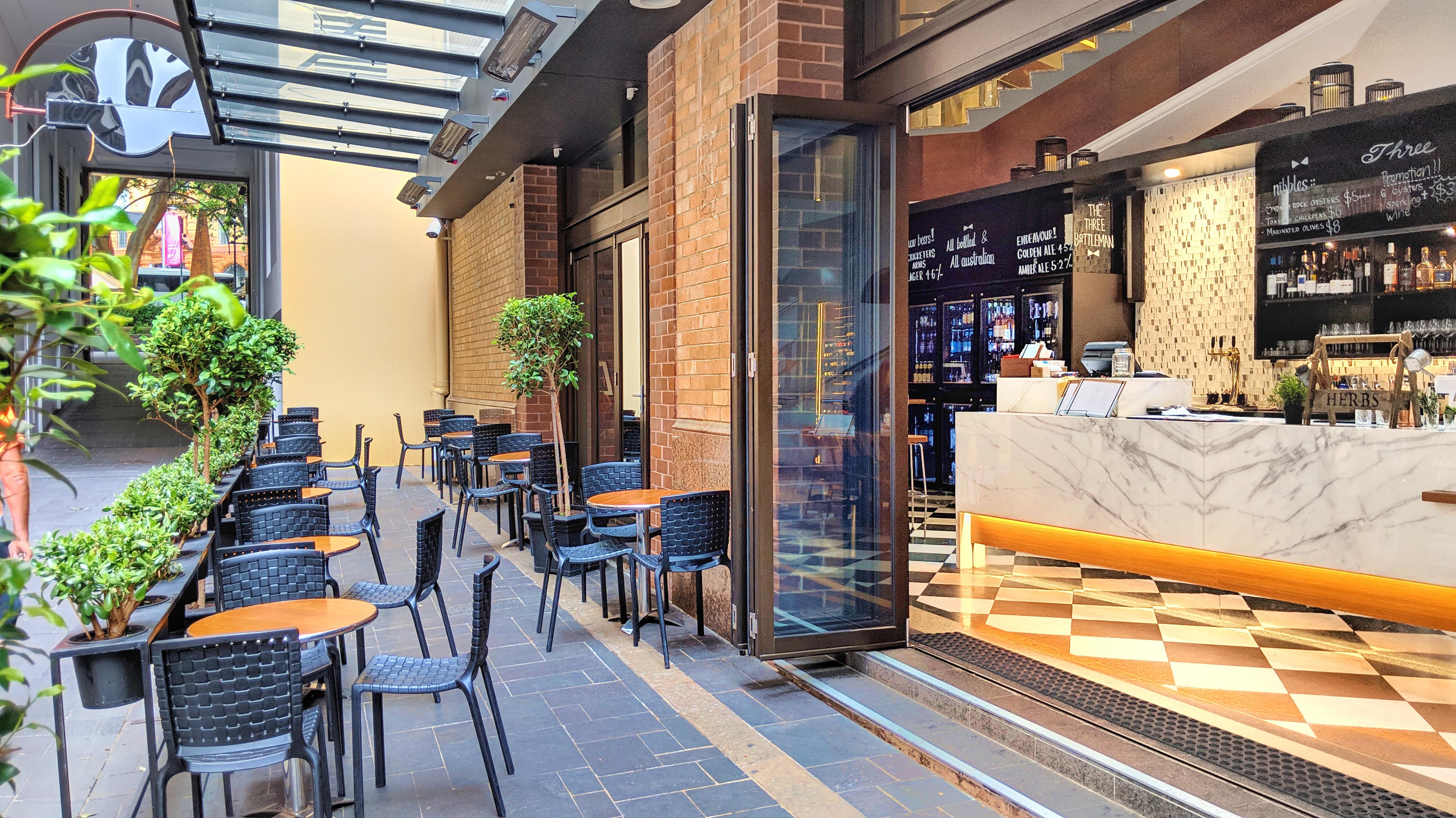 Sydney Harbour Marriott Hotel At Circular Quay Exterior photo The interior of the café