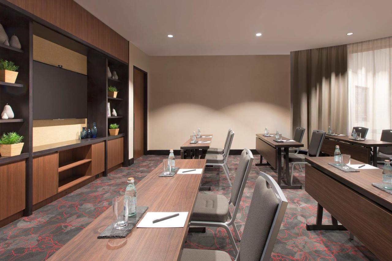 Sydney Harbour Marriott Hotel At Circular Quay Exterior photo Meeting room