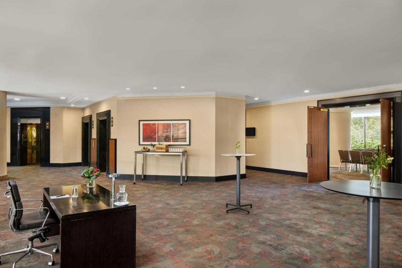 Sydney Harbour Marriott Hotel At Circular Quay Exterior photo The lobby of the hotel