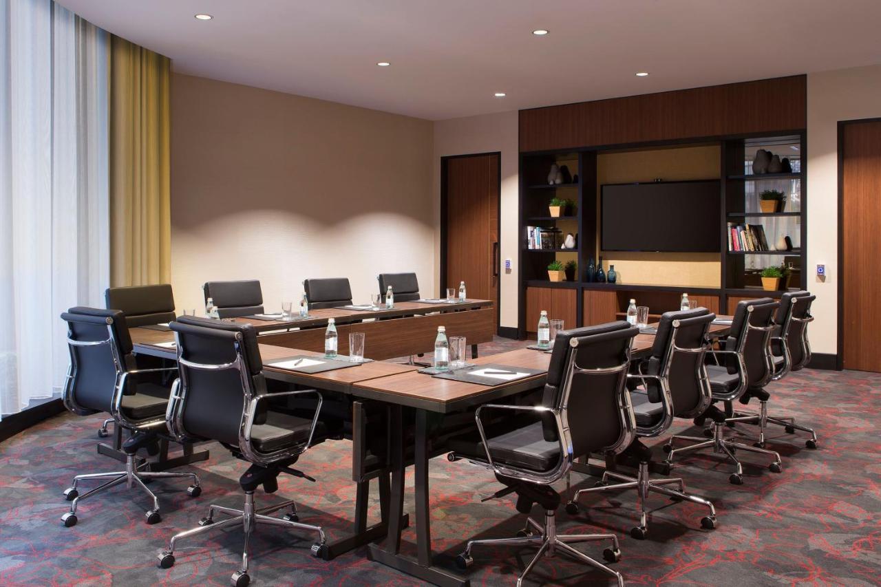 Sydney Harbour Marriott Hotel At Circular Quay Exterior photo Meeting room