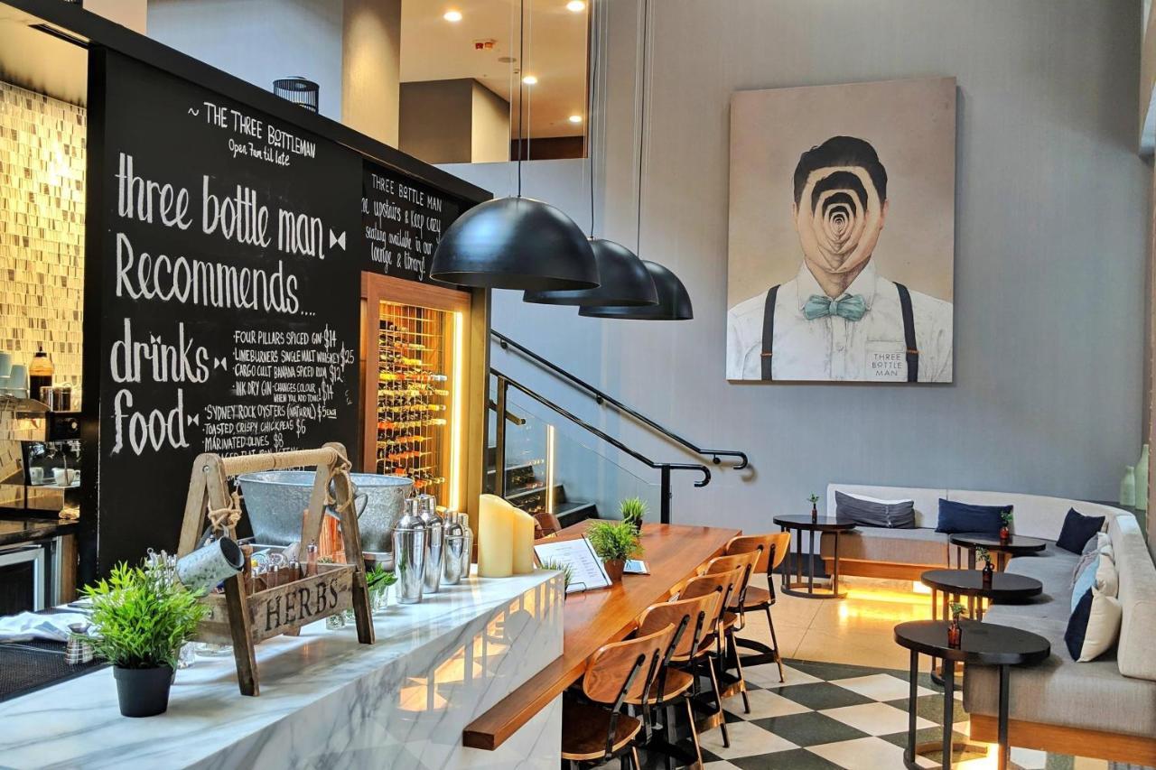 Sydney Harbour Marriott Hotel At Circular Quay Exterior photo The interior of Three Little Pigs