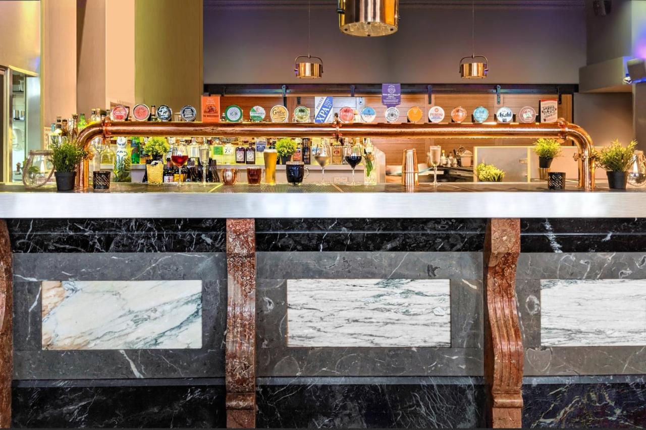 Sydney Harbour Marriott Hotel At Circular Quay Exterior photo The bar at the hotel